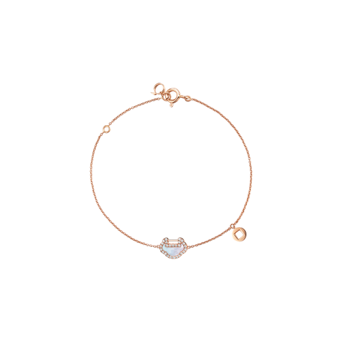 Accedi al prodotto correlato Qeelin BRACCIALE PETITE YU YI IN ORO ROSA CON DIAMANTI E MADREPERLA - YY-BR0002B-RGDMOP - YYBPT2ERGMP