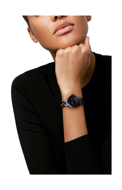 Accedi alla scheda di Chanel J12 BLUSH CALIBRO 12.2, 33 MM - LIMITED EDITION - H10311