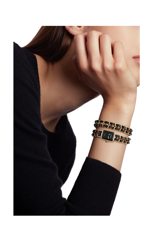 Accedi alla scheda di Chanel PREMI&Egrave;RE CATENA ICONICA DOPPIO GIRO - H10332