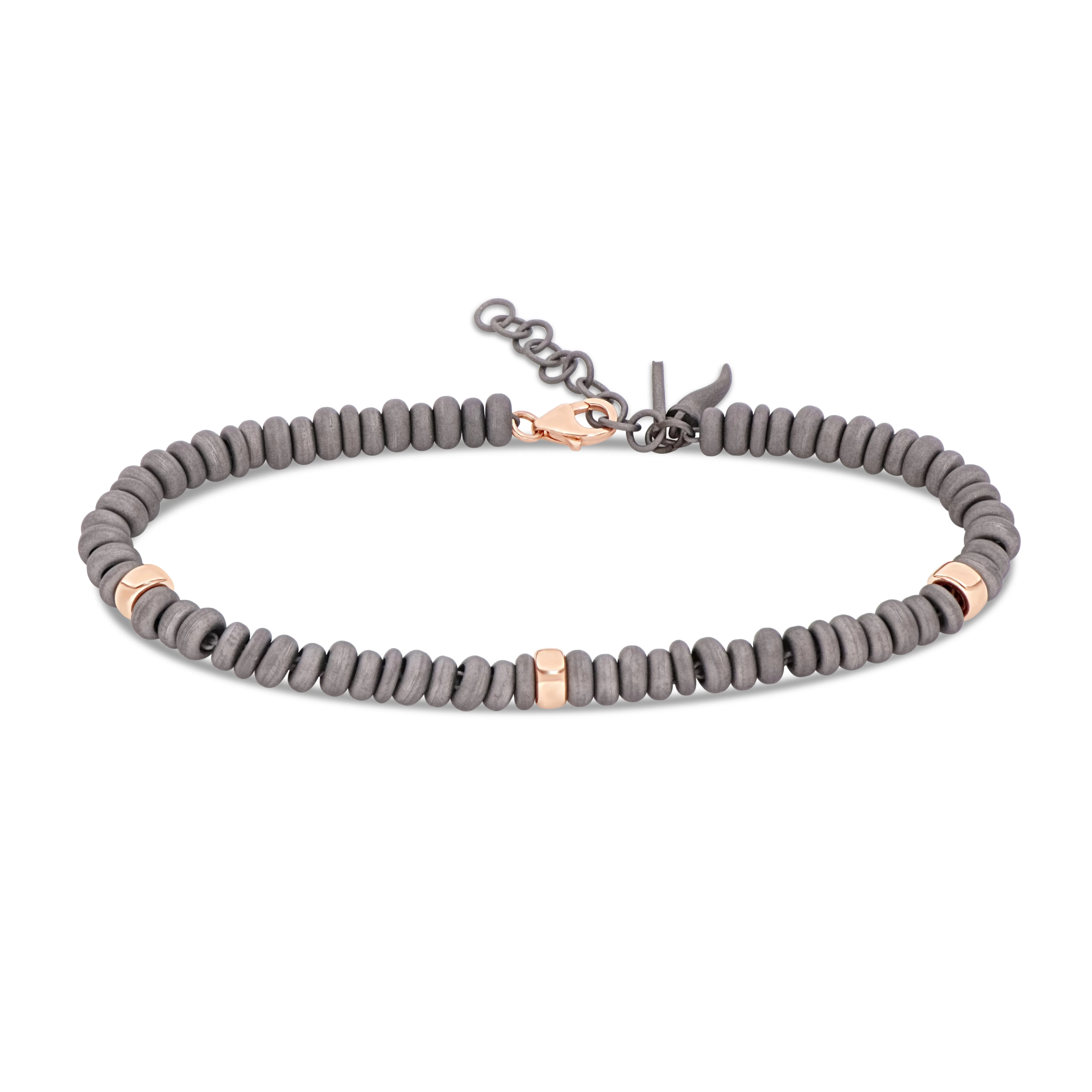 Mano | J . | BRACCIALE UOMO CON ANELLINI IN TITANIO E ORO ROSSO 9 KT - ABR1AR3 (2)