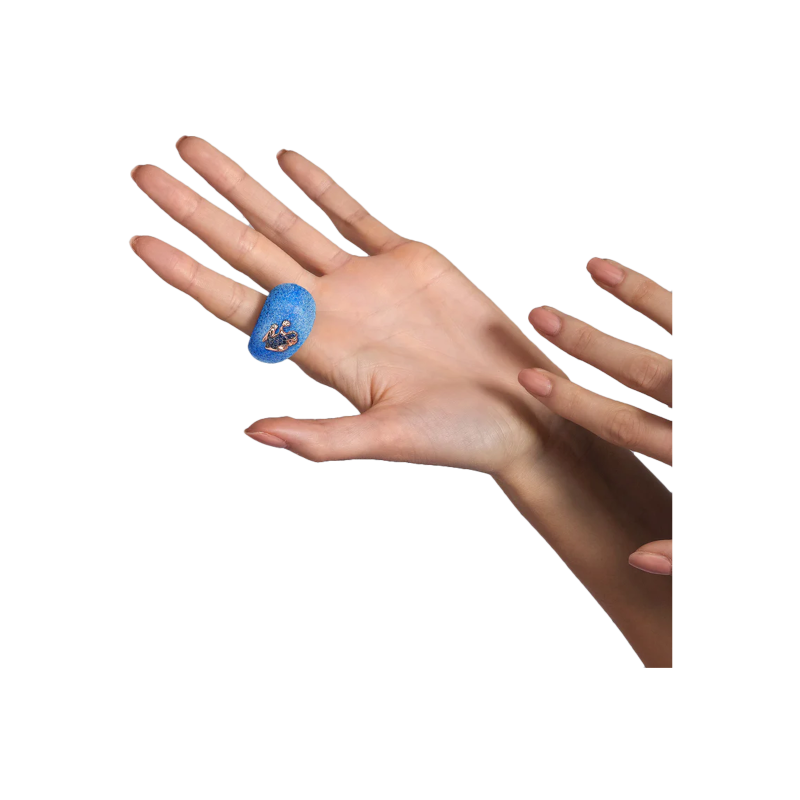 Dada Arrigoni | ANELLO HAPPY FROG DENIM CON RANA IN ORO ROSA, ORO BRUNITO E ZAFFIRI AZZURRI SU BASE GRANDE - DHF08ANGZRNZZ (2)